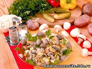 Салат из квашеной капусты и маринованных грибов